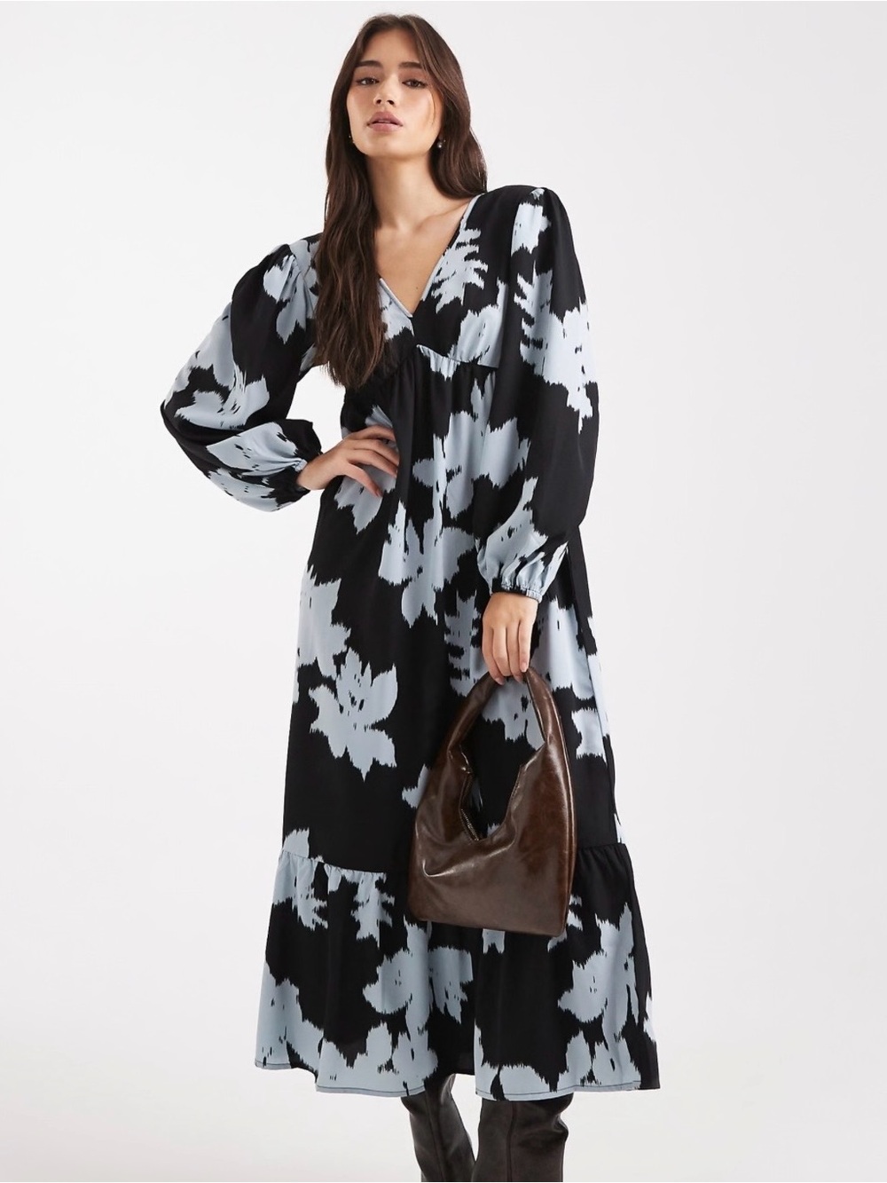 Wednesday's Girl V-neck puff sleeve midaxi dress in blue floral sz M